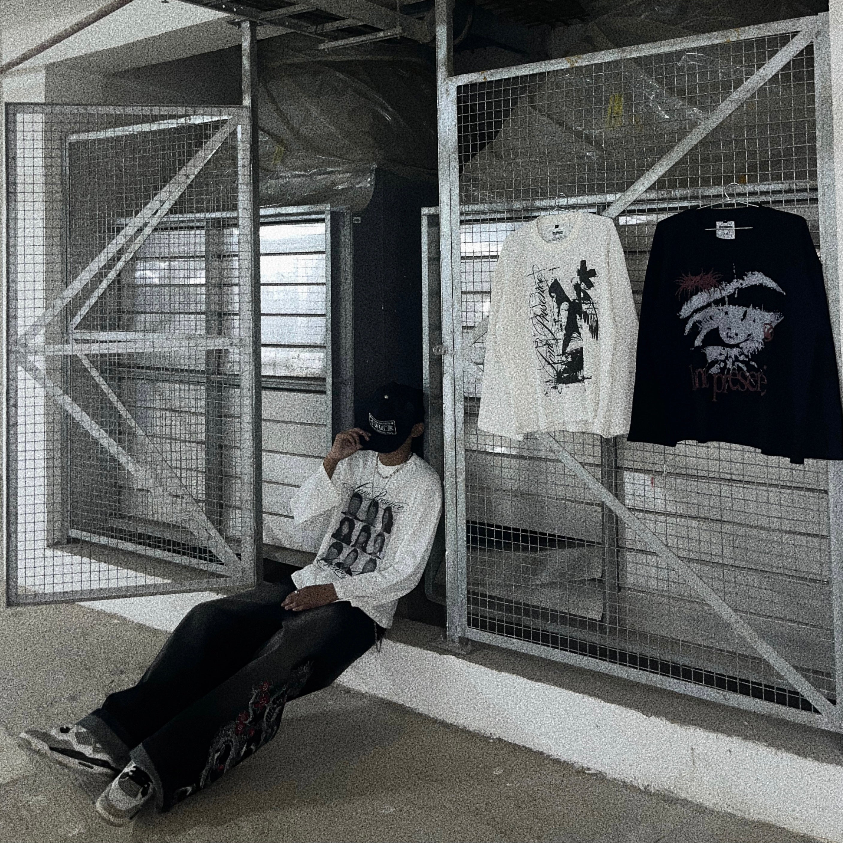 ‘lone faces’ waffle tee